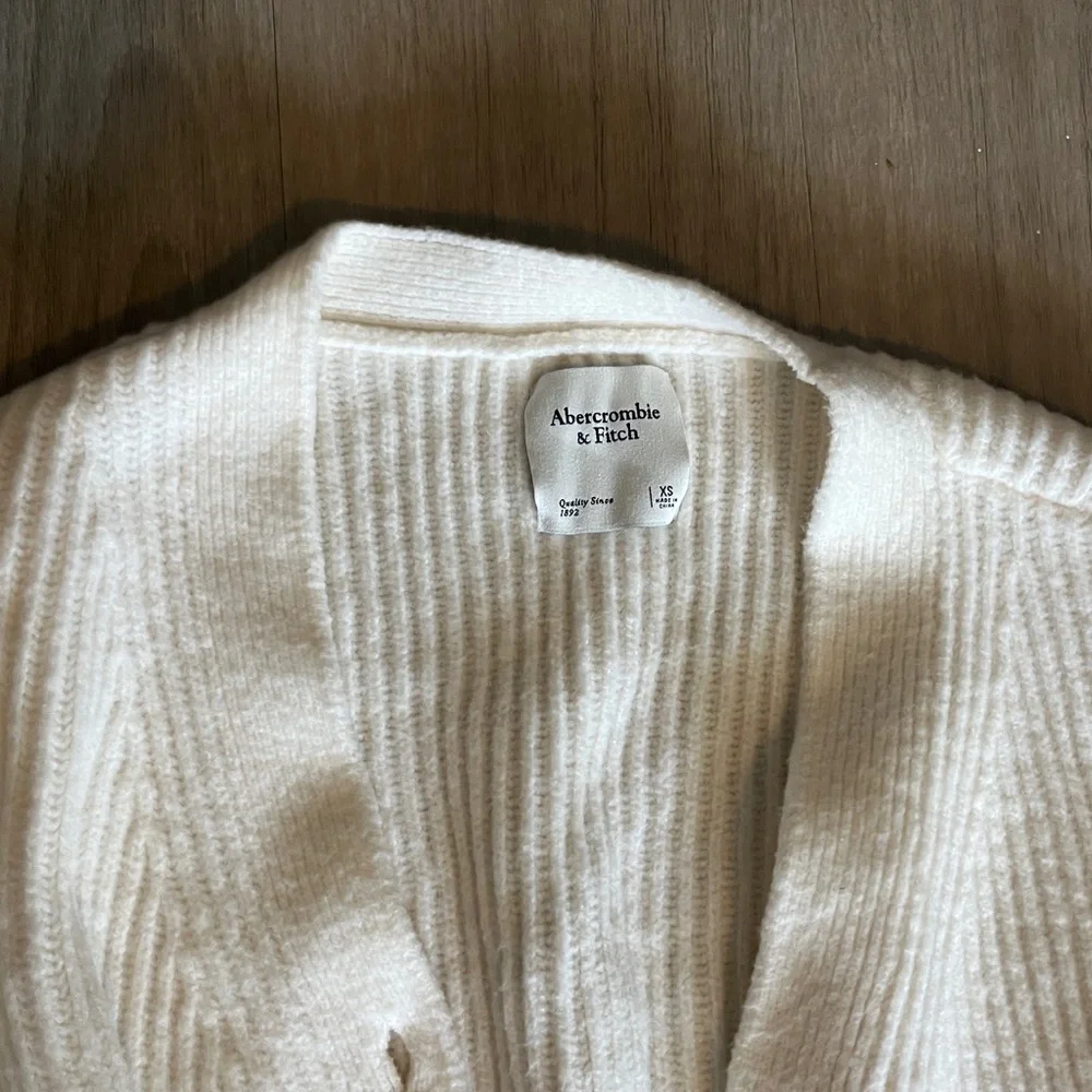 Abercrombie Ivory Ribbed Cardigan Sweater - Picture 3 of 5